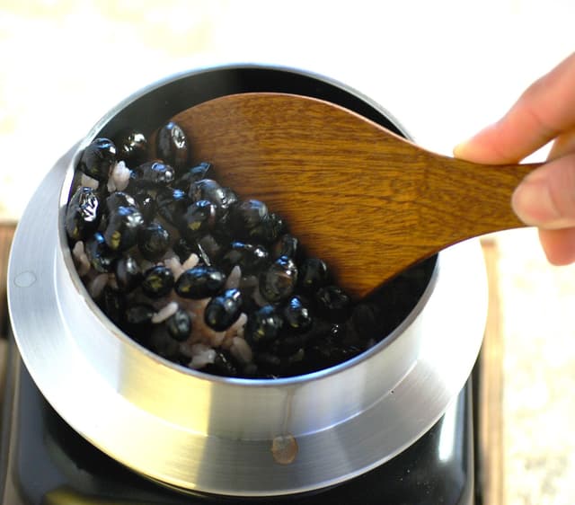 Sasarai – Black Bean Sweets & Café