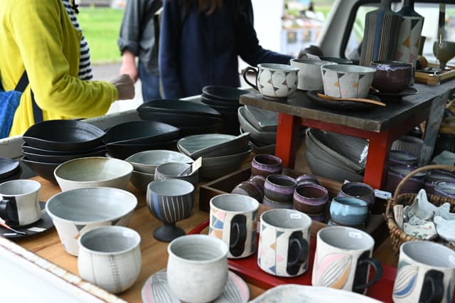 Village of Tamba Pottery: Spring Stories
