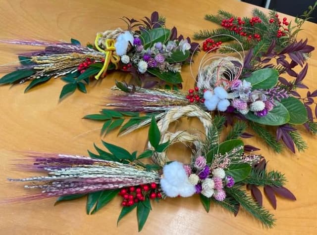 Creating Decorations Using Ancient Rice Dry Flowers