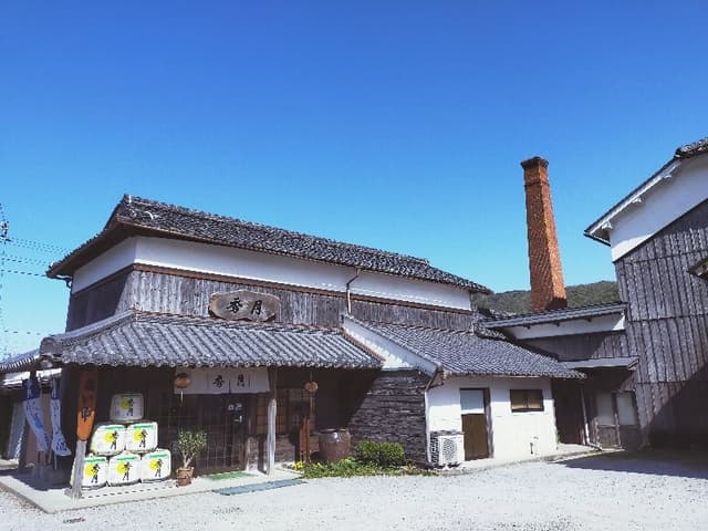 地元にこだわって１００年。里山の酒蔵を見学
