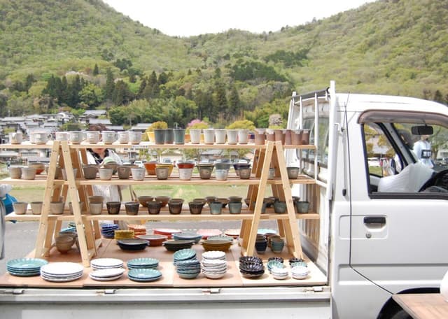 Village of Tamba Pottery: Spring Stories