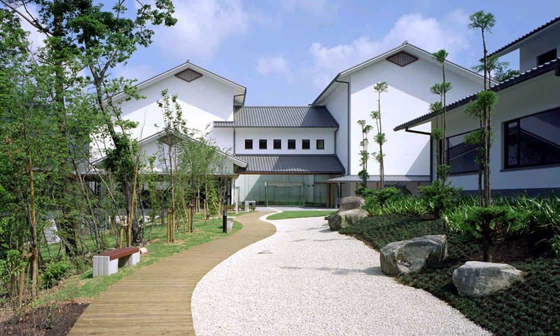 兵庫陶芸美術館